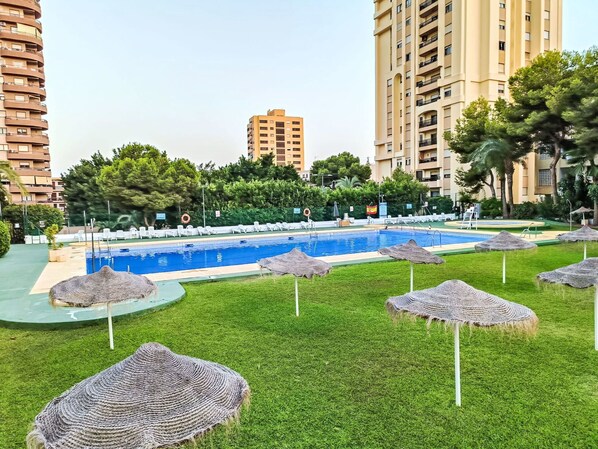 Building, Plant, Daytime, Property, Water, Sky, Fountain, Azure, Tree, Urban Design
