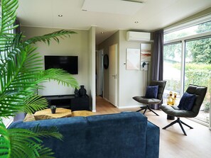 Pflanze, Möbel, Eigentum, Grün, Gebäude, Zimmerpflanze, Schatten, Die Architektur, Interior Design, Holz
