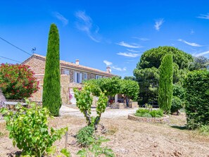 Plant, Sky, Cloud, Building, Natural Landscape, Window, Residential Area, Grass, Shrub, Landscape