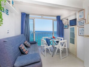 L'Eau, Bâtiment, Ciel, Jour, Propriété, Piscine, Bleu Azur, Fenêtre, Bloc Tour, Plante