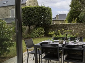 L'Eau, Bâtiment, Ciel, Jour, Propriété, Piscine, Bleu Azur, Fenêtre, Bloc Tour, Plante