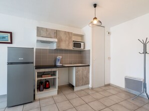 Cabinetry, Wood, Countertop, Interior Design, Flooring, Floor, Shelving, Building, Kitchen, Wall