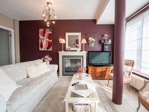 Propriété, Meubles, Canapé, Cadre, Bois, Confort, Violet, Table, Bâtiment, Salon
