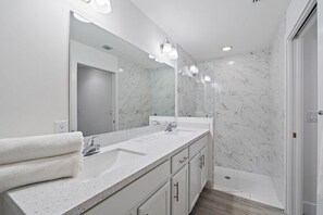 Master bathroom - Double sink and walk in shower