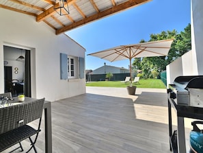 Propriété, Ciel, Plante, Bois, Ombre, Plante D'Appartement, Pot De Fleur, Architecture, Design Intérieur, Fenêtre