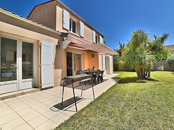 Ciel, Plante, Bâtiment, Propriété, Fenêtre, Ombre, Maison, Lot Terre, Design Intérieur, Architecture