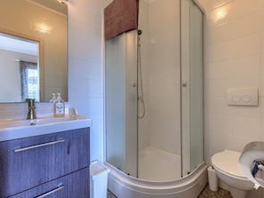 Miroir, Luminaire Plomberie, Robinet, Propriété, Bâtiment, Armoire De Toilette, Évier, Cabinetry, Salle De Bains, Design Intérieur