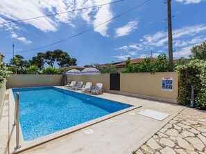 Nuage, Plante, Ciel, L'Eau, Propriété, Bâtiment, Bleu Azur, Piscine, Arbre, Herbe