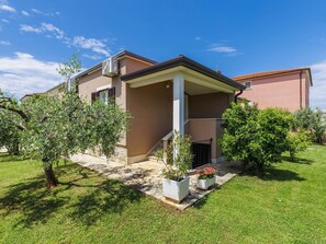 Ciel, Plante, Nuage, Bâtiment, Communauté Des Plantes, Arbre, Maison, Ombre, Fenêtre, Lot Terre