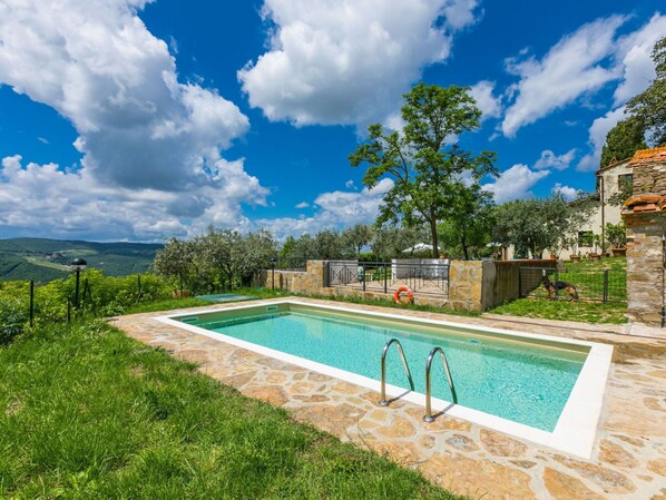 Nuage, L'Eau, Plante, Ciel, Piscine, Bâtiment, Arbre, Lot Terre, Paysage Naturel, Loisir