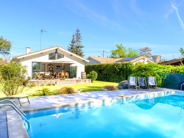 Water, Plant, Sky, Property, Building, Swimming Pool, Azure, Tree, Cloud, Shade