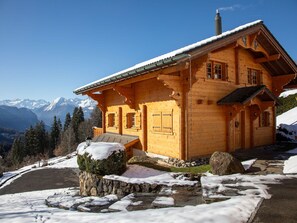 Himmel, Schnee, Gebäude, Pflanze, Fenster, Berg, Baum, Haus, Steigung, Hütte