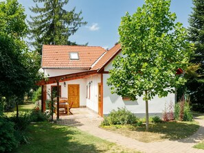 Plant, Building, Property, Window, Sky, Nature, Cloud, Tree, House, Land Lot