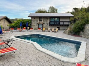 L'Eau, Nuage, Ciel, Propriété, Plante, Piscine, Bâtiment, Extérieur Banc, Mobilier De Jardin, Arbre