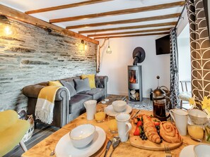 Open plan living space | Ty Rhiw, Cilgerran
