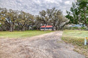 Driveway to Live Oak Cottage