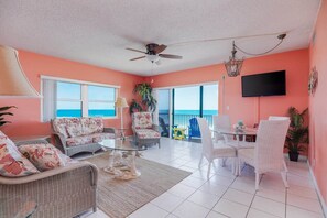 Direct oceanfront view from all rooms!