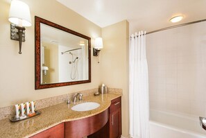 hnlhw-lg-hi-res-suite-2bdrm-bathroom.jpg