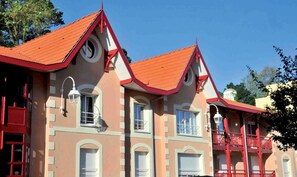 The charming architecture of Arcachon, a delightful blend of coastal beauty and timeless elegance.