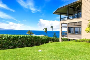 Spacious green yard perfect for families and morning coffee. KRV-2912
