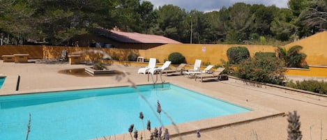 Swimming pool