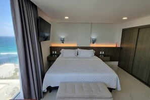 Side Ocean view, king size bed, closet