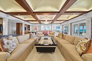 Sea Castle | Main Living Area