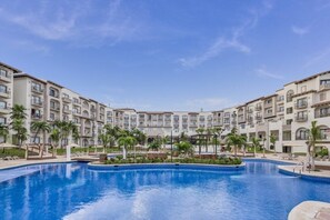 Fiesta Americana Villas Cancun_4_alberca.jpg