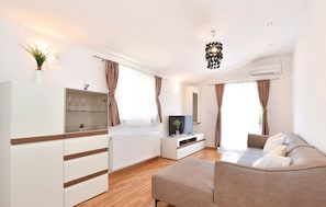 Living room 1