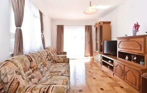 Living room 2