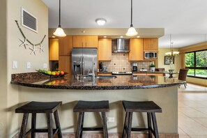 Kaanapali Alii 411 kitchen countertops 1