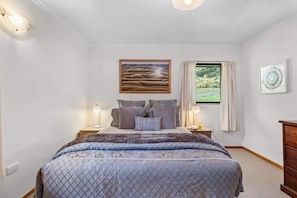 Charming Bedroom: Wake up to mountain views and unwind in plush bedding adorned with artful decor!