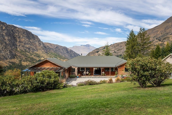 Exterior Retreat: Stunning mountain views enhance this inviting wooden lodge, perfect for adventure seekers!