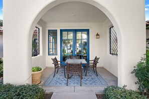King Villa Terrace