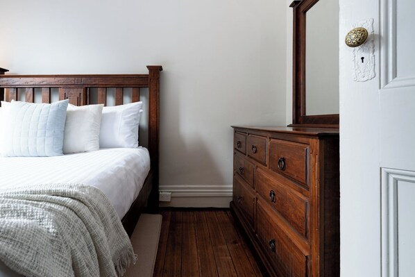 Queen bed and plenty of storage