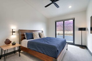 Master Bedroom & Walkout Patio (King Bed)