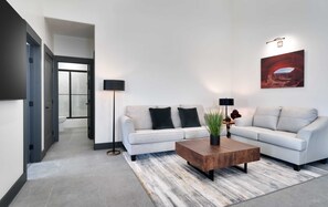 Living Area (Queen Size Pullout Couch)