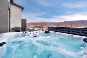 Private Hot Tub & Patio