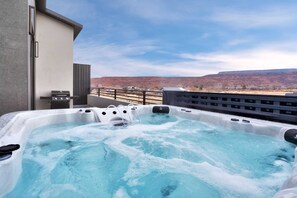 Private Hot Tub, BBQ & Patio Seating