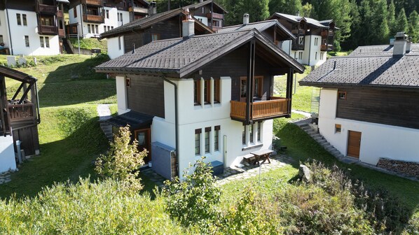 Wohnung im Erdgeschoss mit Terrasse und Gasgrill