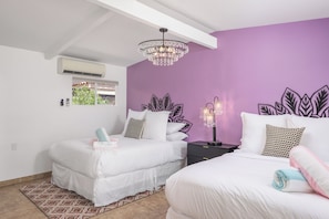 Stylish & Spacious Palm Springs Escape 🏜️
Modern desert vibes and room to unwind—your getaway starts here.