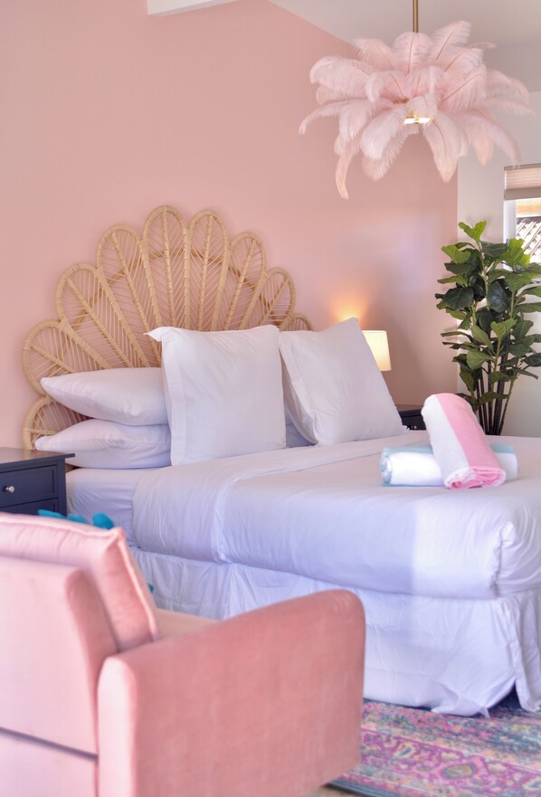 After exploring Palm Springs, unwind in a plush bed with boho touches & calming tones at The Muse Hotel – your dreamy desert sanctuary. Book now!