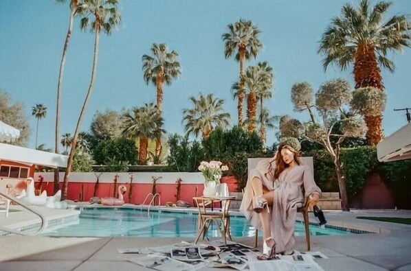 Chic poolside moments at The Muse Hotel in Palm Springs 🌴☀️ | Relax in style with retro vibes, palm trees, and desert sunshine – perfect for your next girls' getaway or dreamy vacation stay.