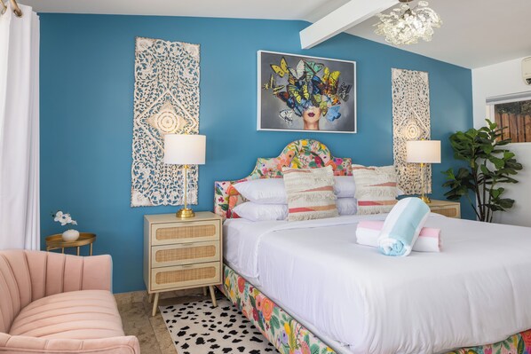 The king-size bed is a plush oasis of comfort, surrounded by contemporary décor and elegant accents. Surrender to the serenity of your surroundings and enjoy a truly indulgent stay~
