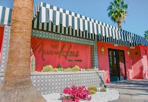 Step into a world of retro-glam and modern luxury at The Muse Hotel, where vibrant mid-century design meets desert elegance. Nestled in the heart of Palm Springs, our boutique getaway is perfect for sun-seekers, dreamers, and trendsetters alike.