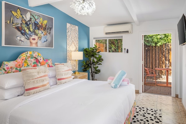 The king-size bed is a plush oasis of comfort, surrounded by contemporary décor and elegant accents. Surrender to the serenity of your surroundings and enjoy a truly indulgent stay~