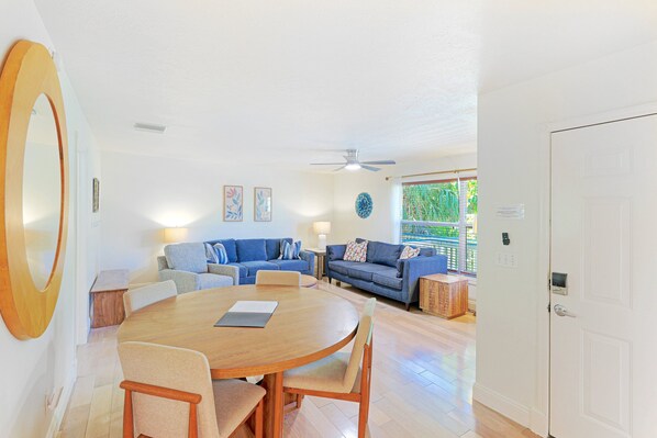 Casual and comfy living space, Siesta Key 3BR