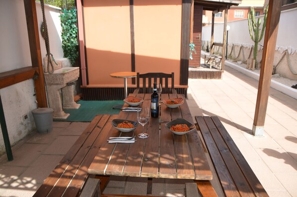 Outdoor dining