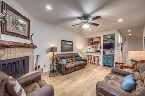 Beautiful Living room with seating for everyone!