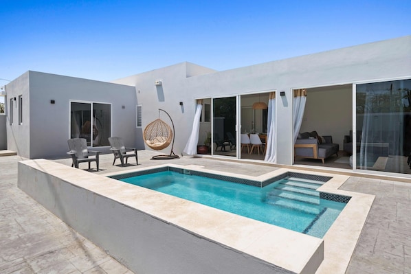 Amazing Villa with private pool in Noord Aruba - Relax by the shimmering poolside oasis - Lounge in tranquility by the sparkling waters - Discover bliss by the pool in serene setting